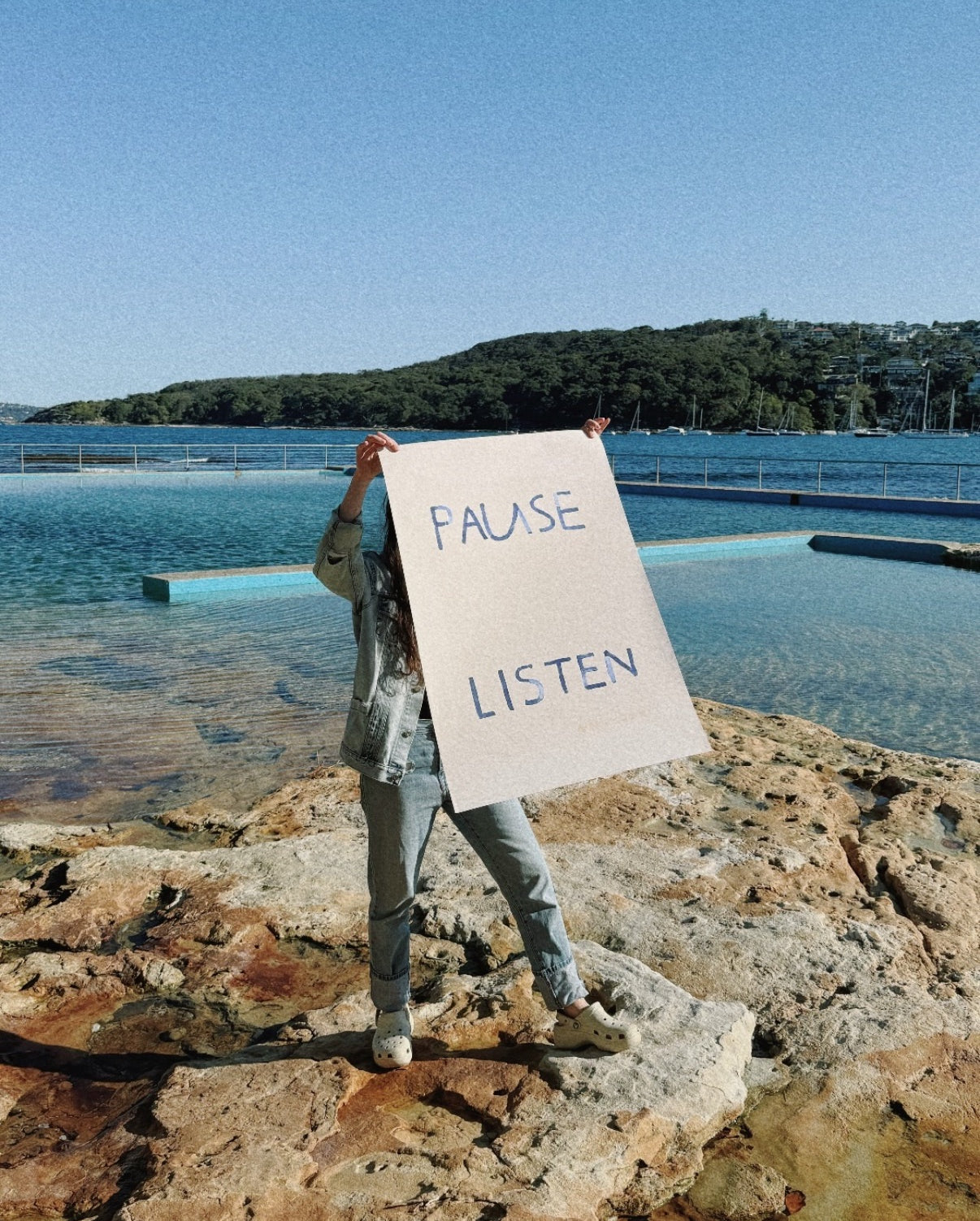 'Pause - Listen'